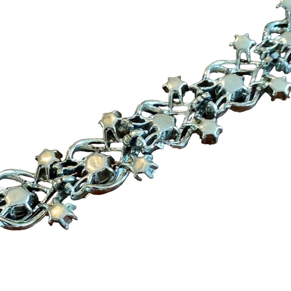 Vintage Brilliant Blue Rhinestone and silvertone Bracelet - Picture 4 of 4